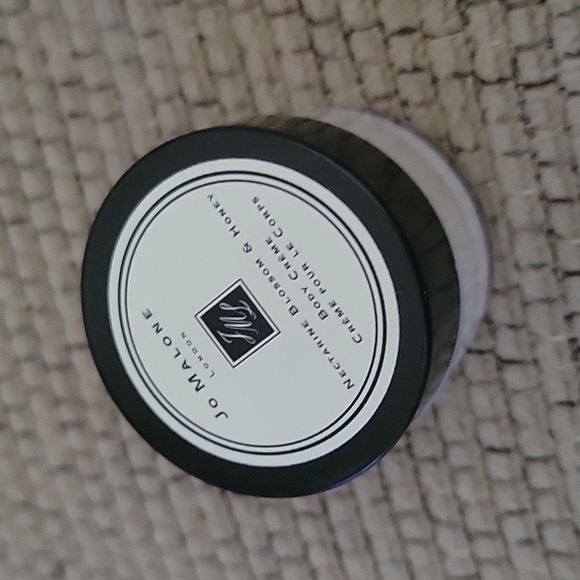 Jo Malone Other - NWOT Jo Malone Necterine blossom & honey travel size body cream 0.5 fl oz New!